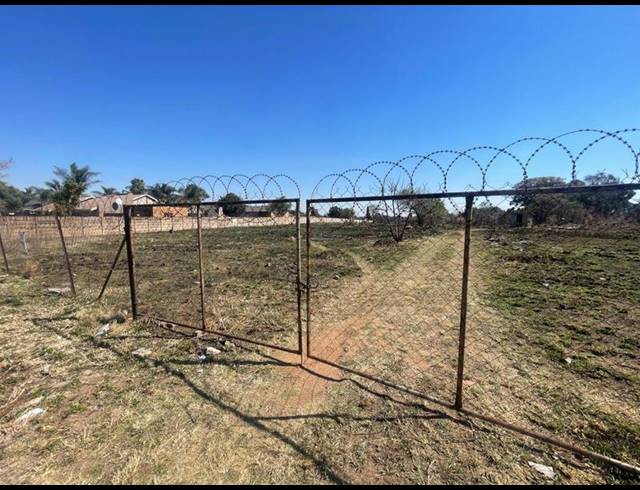 LAND FOR SALE IN CRYSTAL PARK